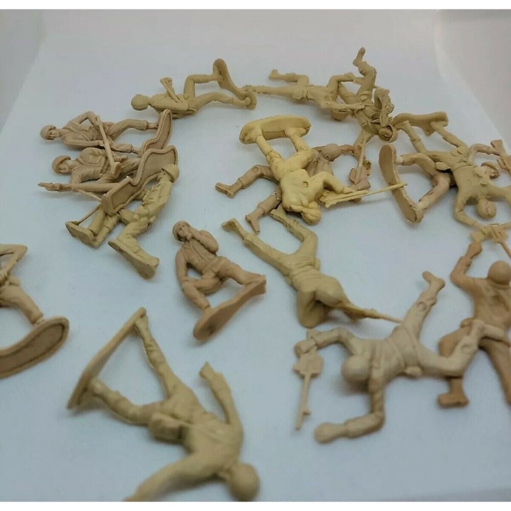 Army Men (Lot of 16) tan   Box 7